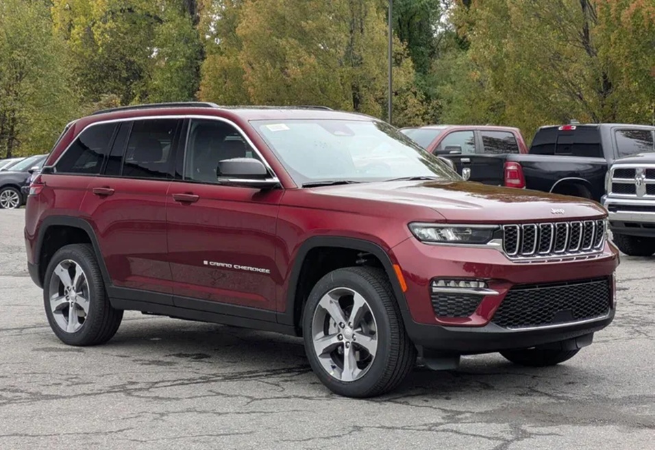 2026 Jeep Grand Cherokee: One of the best Jeeps for mastering Vermont road conditions. Available now at Brattleboro CDJR.