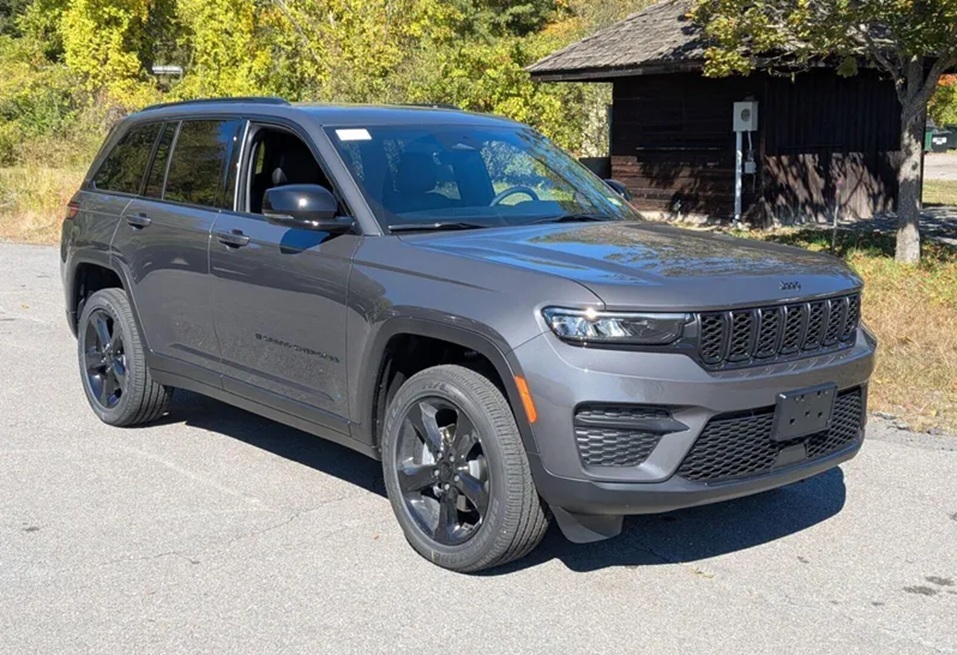 New 2025 Jeep Grand Cherokee Altitude X 4x4: Detailed guide of 3 scenic drives near Brattleboro, VT, planning your ultimate Jeep adventure.