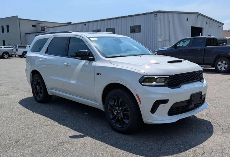 New 2025 Dodge Durango Gt Plus Awd White: One of the top models in the Jeep Grand Cherokee vs Dodge Durango comparison, available at Brattleboro CDJR, Vermont.