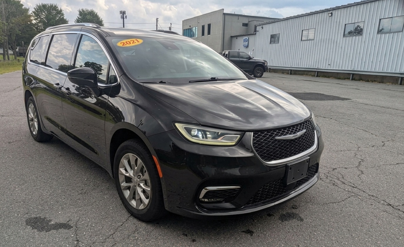Used 2021 Chrysler Pacifica Touring L AWD: Chrysler Pacifica AWD in stock now at Brattleboro CDJR, Vermont.